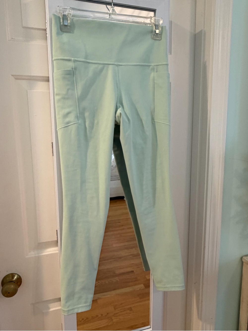 Athleta Salutation Stash Women's Leggings In Mint Green